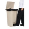 Μπεζ Κάδος με Πεντάλ 87L Rubbermaid Step-On: Ανθεκτικότητα και Υγιεινή