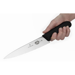 Serrated Chef's Knife 190 mm Victorinox: Quality and Precision