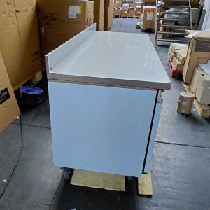 Ψυγείο Τραπέζι 3 Πόρτες GN1/1 - Βάθος 700 με Πλάτη - Dynasteel